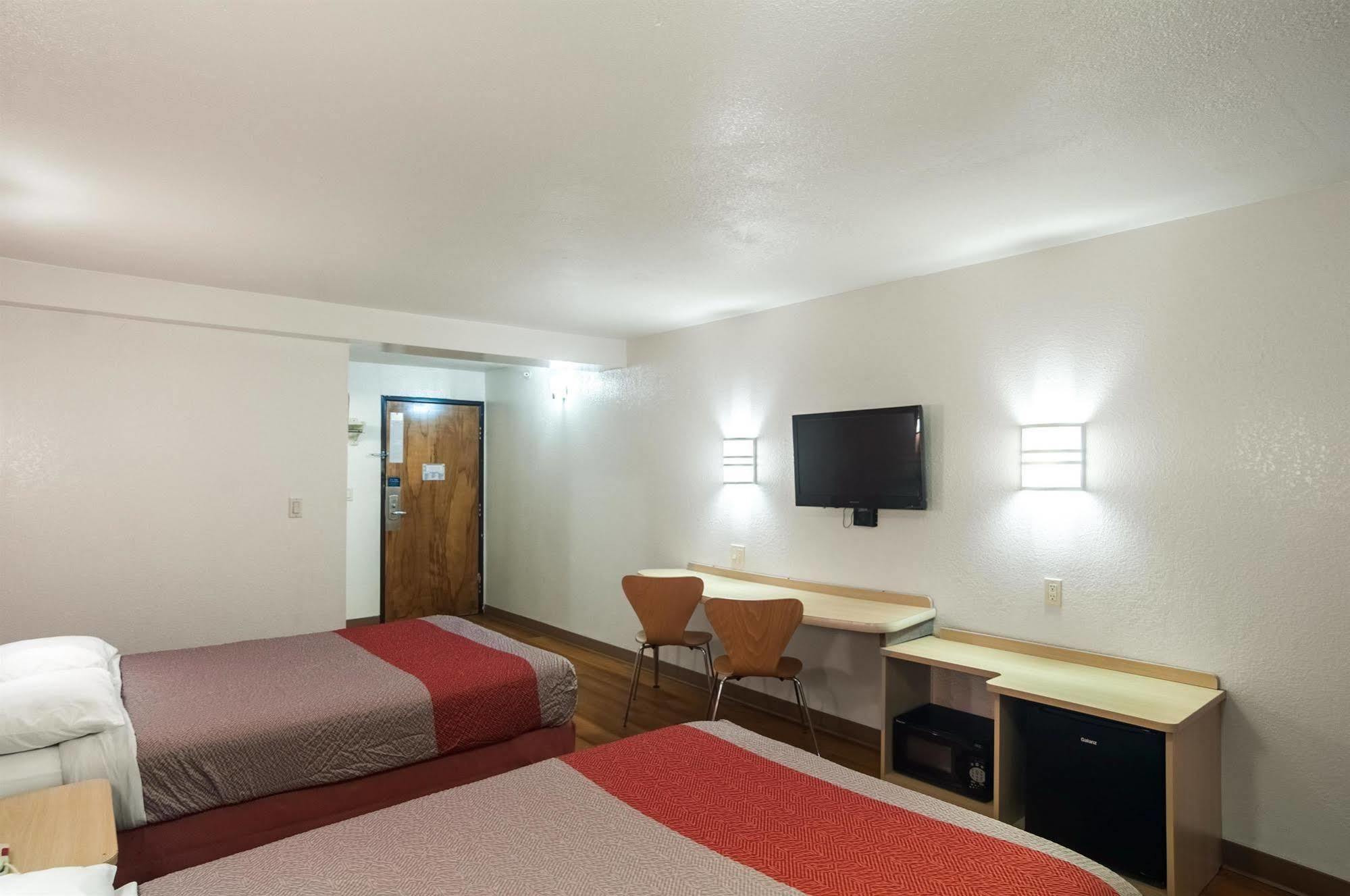 Hotel 6-oklahoma City, Ok - South