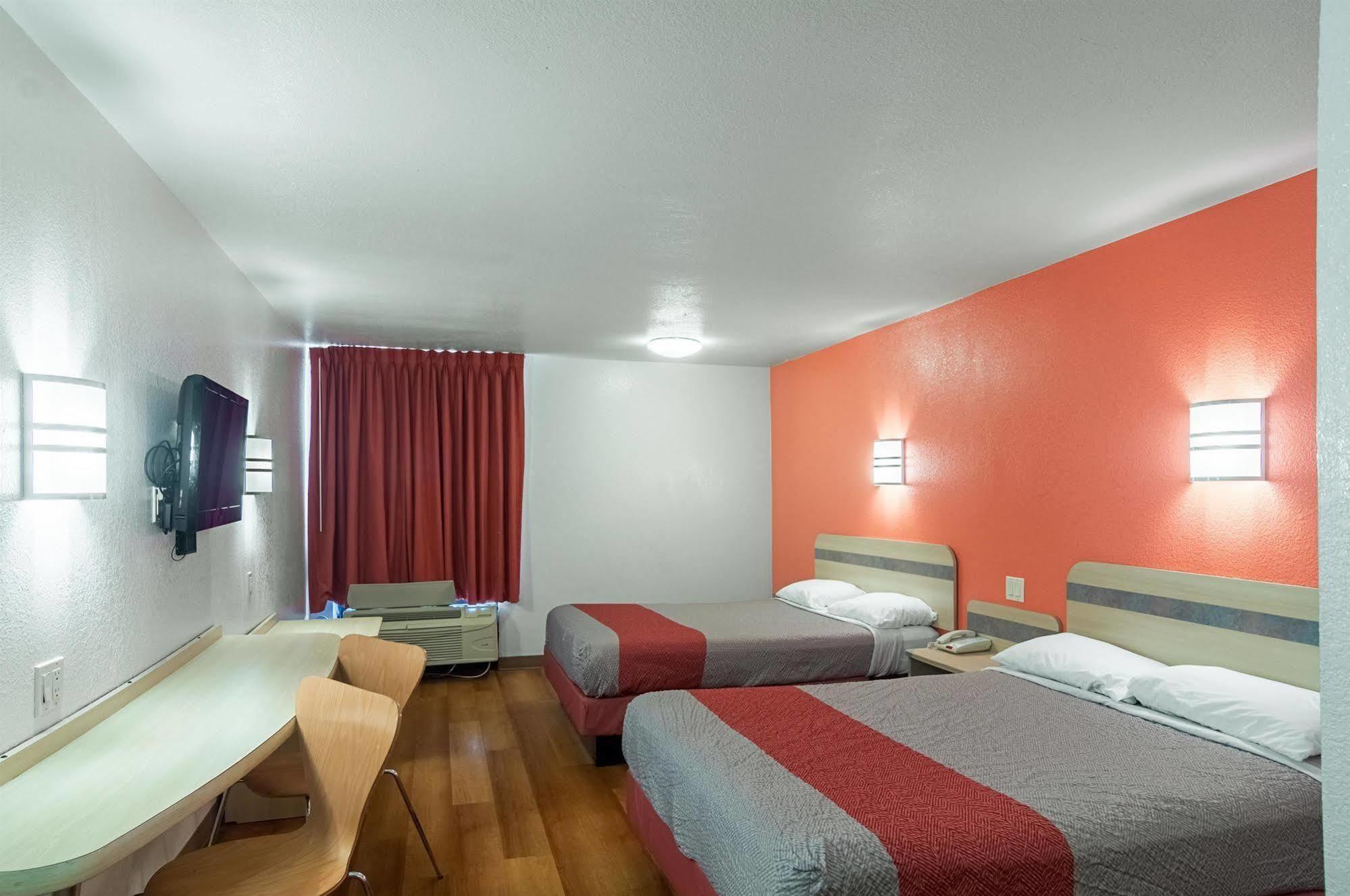 Hotel 6-oklahoma City, Ok - South