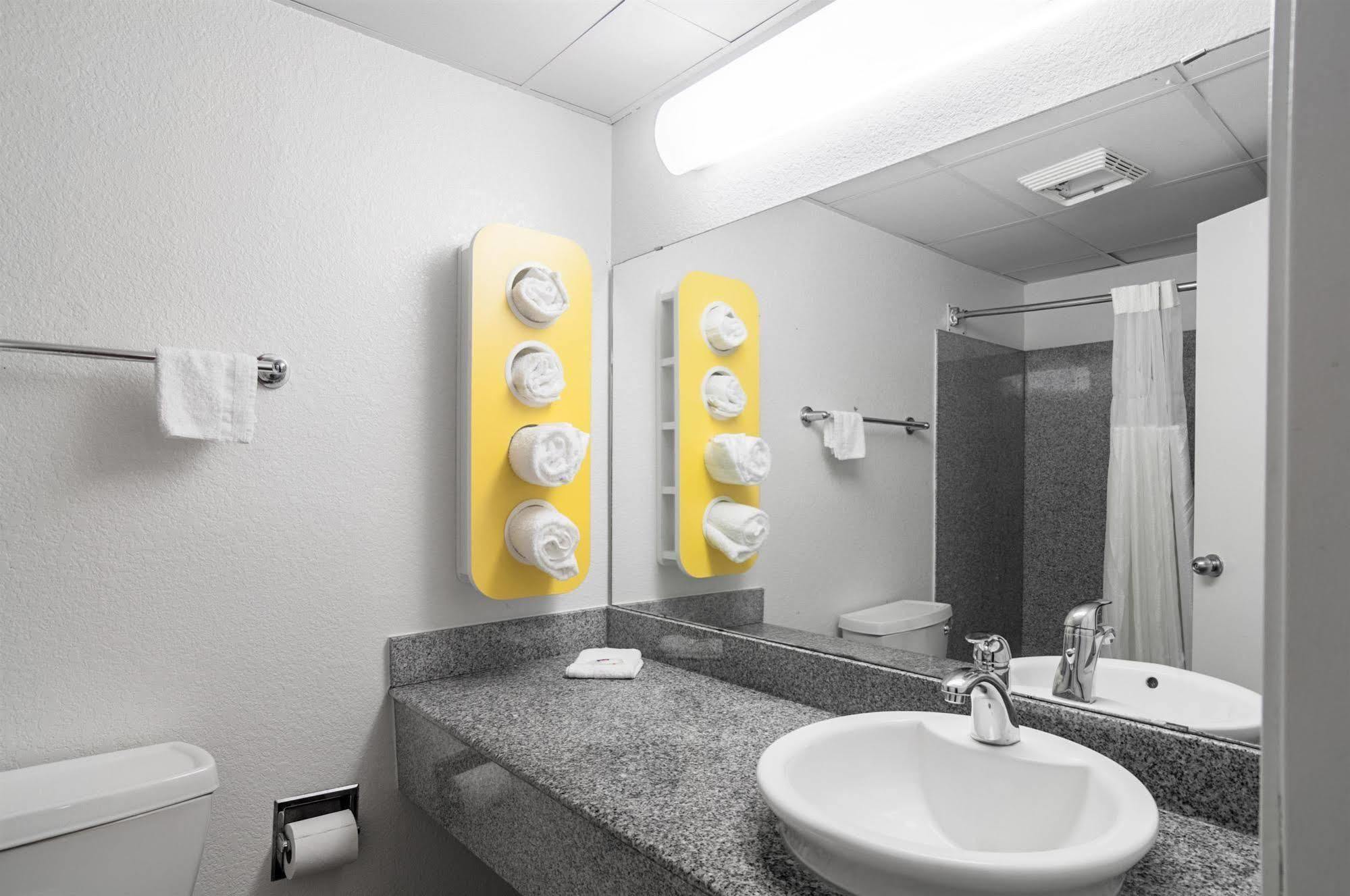 Hotel 6-oklahoma City, Ok - South