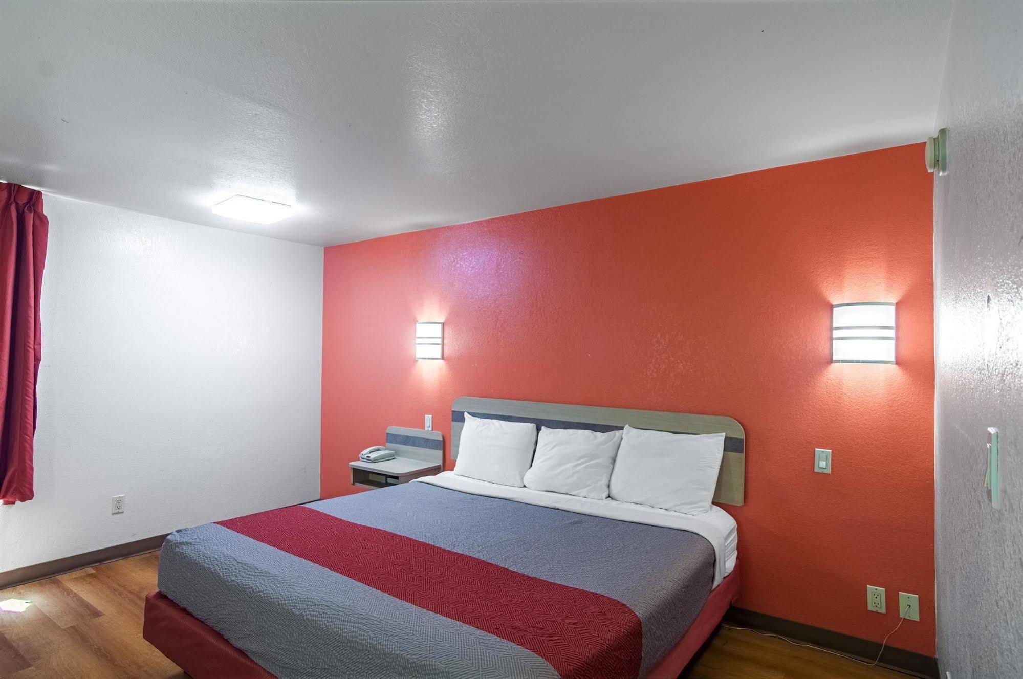 Hotel 6-oklahoma City, Ok - South