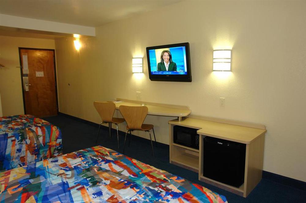 Hotel 6-oklahoma City, Ok - South